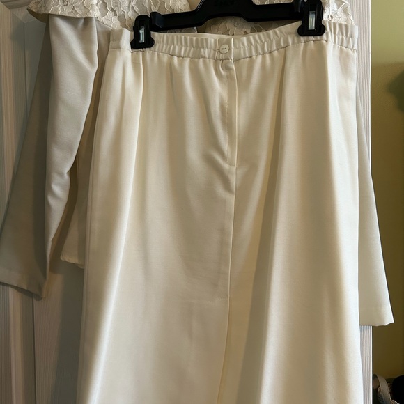 Ivory two piece suit dress - Picture 4 of 5